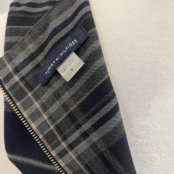 Tommy Hilfiger  size 6 navy plaid - Picture 4 of 6